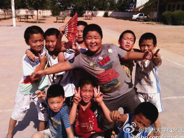 7��17�������ƻ��s�Q��������������ٿh�R��ƺ�l(xi��ng)��?j��ng)_С�W(xu��)��ȭ��С�(du��)�T����Ȼ�����ڵ��ž������������ڞ��������ݴ�W(xu��)��΢�⡱־Ը�߈F(tu��n)�(du��)�e�k�ĵ���ˇ�R������(zh��n)����