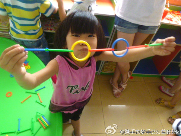 7��8����8��15�գ�ɽ�|������W(xu��)���y�ֈ�(zh��)�������Z�������(w��)�F(tu��n)��ɽ�|�Ͳ��e�k�˞���37��Ĺ����ӡ������������؅^(q��)���L�@����ͯ�ļ�ͥ���˽Ⲣӛ��@����ͯ����ͽ�����r���_չ�o�ϵK���Z��Ӗ(x��n)�����D��ɽ�|ʡ�Ͳ��а��`����(f��)���ĵĺ��ӂ�չʾ�����Ą�(chu��ng)���ֹ���