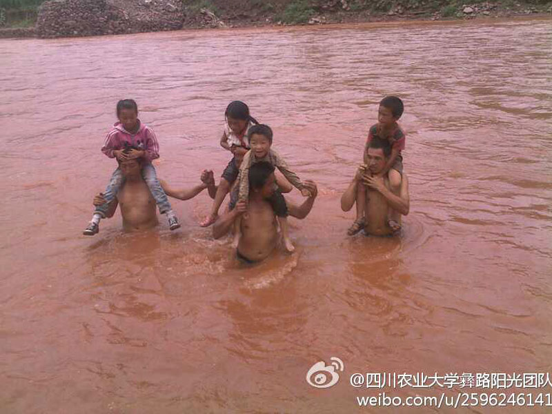 7��17�����Ĵ��r�I(y��)��W����·ꖹ⡱�Fꠁ���������ɽ��ϲ�¿h�ɺӿ��(zh��n)�_չ֧�̻�ӡ��ɺӿ��(zh��n)��̎ƫƧ��ȫ��ĺ���ÿ�춼Ҫ���Ѓɂ���С�r�όW��;����Ҫ���^һ�l30�׌��ĺ������D������W�����Ӷ��^�R����ĺ�����