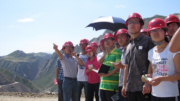 7��9����ʯ���Ӵ�W(xu��)��������顱�F(tu��n)�(du��)�ڶ���ǰ����˹����ˮ���м~���̣���(sh��)���{(di��o)�п�˹����ˮ���м~���̵ĵ��|(zh��)��r���D���(du��)�T��?c��)��J(r��n)�� (t��ng)ȡ�����ώ����v�⡣