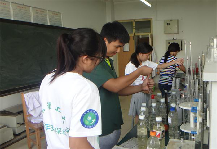 ꠆T���ڌ���Ҍ��ɼ��؁���ˮ���M�Ќ�����,������Ҫ����ˮ�ӵ�PH�������늌����������ȹ����ָ�˵ęz�y����(sh��)��(j��)�M��̎����