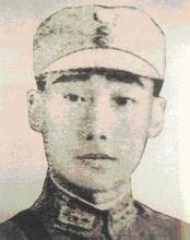 ��ü��,1905��3�������F��ʡ���x�h�ˡ�1923��,��ü�������F��ʡ��ˮ�h����܊У��1926�꿼���S��܊У��5�ڲ����������I(y��)��Ͷ������,1937��������׃���l(f��)�󣬄�ü���S����Ⱥ��Ͽ���Ԯ��13܊������܊��;����ƽ�����T�^�ϕr������܊�u���ֵܲ������ü����(d��ng)�C�����ʲ����Ԯ���H��ǰ��ꇵ�ָ�]����(zh��n)����K�����܊��10��28���賿����ü�����ڵ�85���⵽��܊�����ړ�����ǰ��ꇵ�ָ�]�Ą�ü�����ұ���܊�ڏ���,���Ҡ�������������׷ٛ�܊�ٌ���