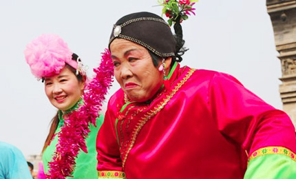 ���՝}�ϴ����һ���׻�Ӿ��ʼ������L(f��ng)茹�����������������Ť������2��16�գ������һ�@�����}�Ͽh�e�����S����ʵĽ��^�Ļ���������y(t��ng)���׶��˶������ζ����������Ⱥ���[�´����g�gϲϲ�^������׌��(ji��)�՝}�Ǹ��ӽk����ʡ���Ԕ��(x��)�� 