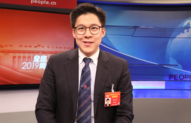 全國政協(xié)委員、香港各界青少年活動(dòng)委員會執(zhí)行主席霍啟剛：推動(dòng)年輕人積極參與國家發(fā)展進(jìn)程
