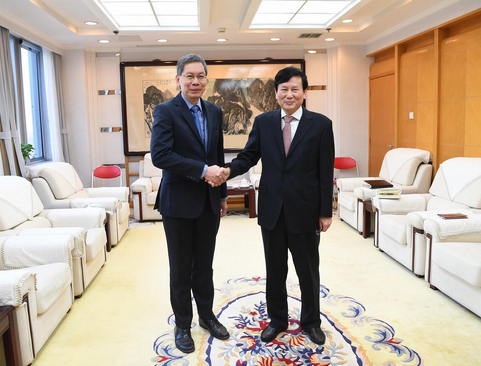 人民日報社社長、總編輯庹震會見新加坡駐華大使呂德耀一行