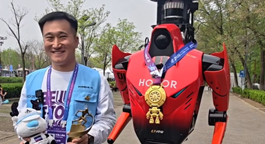 機(jī)器人半馬冠軍隊：明年爭取還拿第一