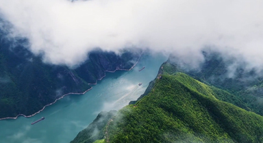 雨后三峽云霧彌漫似仙境